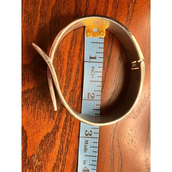 Buckle Shaped Modern Silver-Tone Hinged Bracelet! - Picture 3 of 13